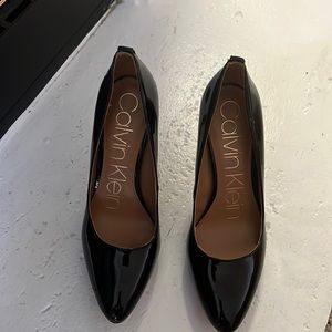 Calvin Klein, “Susan Pumps”